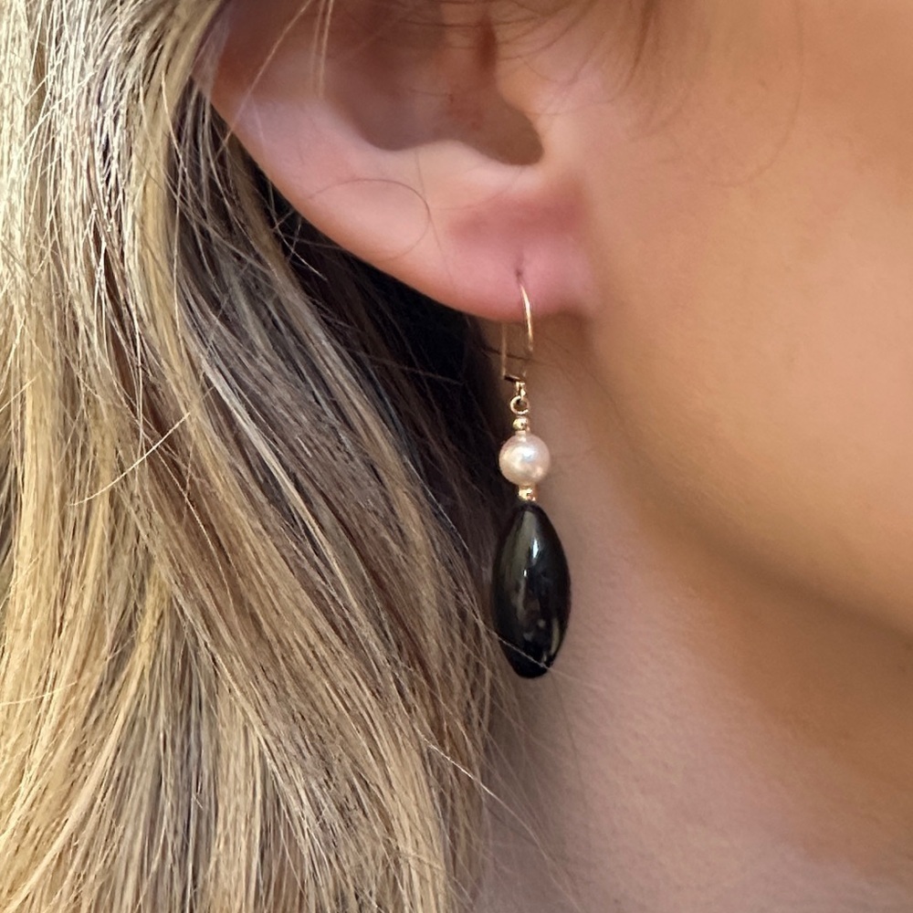 10k real solid gold onix and real freshwater Pearl Earrings